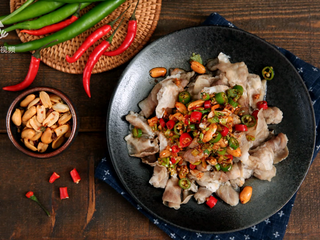 15、适合上班族的快手凉菜，蒜泥肥牛吃的巨过瘾,成品展示