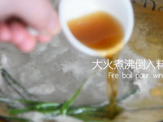 3、苏州樱桃肉，酥烂入味，色香味俱佳！,大火煮沸后倒入料酒