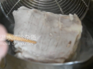 4、苏州樱桃肉，酥烂入味，色香味俱佳！,过温水清除杂质