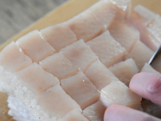 7、苏州樱桃肉，酥烂入味，色香味俱佳！,肉皮切出小方格