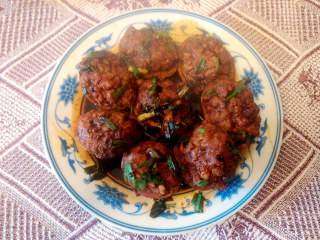 12、三十年后重温经典==》》鸳鸯蛋,待汤汁快要收干之时，撒上小葱，装盆。