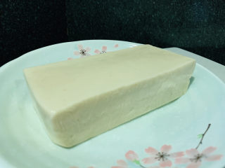 1、干锅千叶豆腐,千叶豆腐取出，解冻