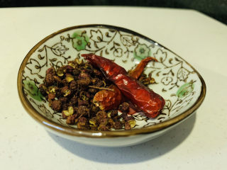 6、干锅千叶豆腐,辣椒花椒，洗净