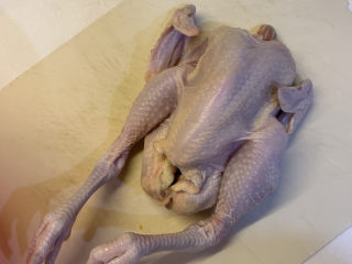 2、家庭版烤鸡,把鸡脖子，鸡头切掉