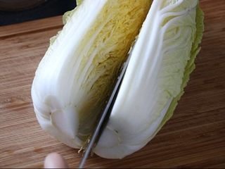 4、韩式辣白菜,大白菜切开