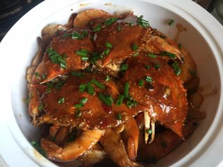 16、肉蟹煲,撒上葱花即可