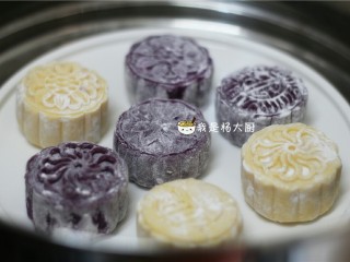 12、红薯/紫薯糯米糕,水烧开后大火蒸5-8分钟，如果你做的个头较大，那就多蒸一会儿吧