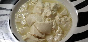 6、豆花鱼片,内酯豆腐放大碗中，上蒸锅蒸热。