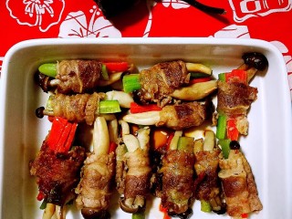 6、五色牛肉卷和豆腐羹,牛肉的香与蔬菜的爽脆融合出鲜美味道,五色食材的营养,滋养我们的身体。