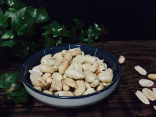1、自制花生酱,淘宝买来的，烤熟的花生米，价廉物美，不要买花生米，自己剥外衣。