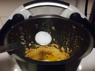 13、自制花生酱,一勺盐，4克