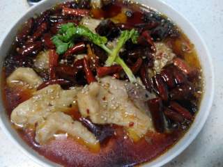 13、水煮鱼,撒上芝麻，最后放点香菜叶之类的