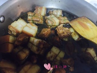 13、养秋膘-红烧元宝肉,转小火慢炖一个小时