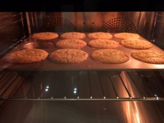 13、FLUFF法式芝麻月饼,烤箱预热170度30分钟左右