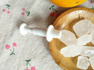 5、冰橙山药,4.找这种小一点的模具，我用的翻糖模具。