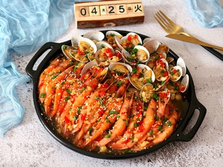 12、蒜蓉金针菇烤花蛤虾,成品