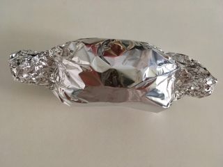 3、风琴土豆,用锡纸包好