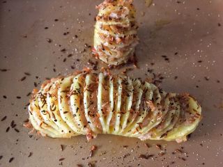 14、风琴土豆,喜欢吃辣的洒些辣椒粉颜值更高，味道更赞