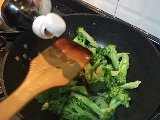 16、超满足便当(4),翻炒 加少许鱼露