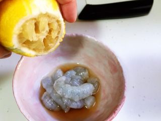 4、低脂减肥-蒸出来滴龙利鱼凤尾虾球,柠檬汁