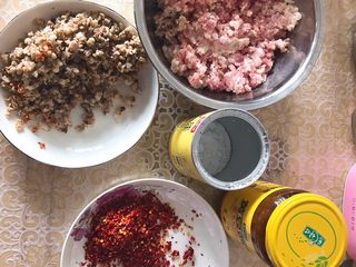 4、自制香菇酱,所有食材搅碎