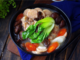 11、骨汤火锅,【骨汤火锅】连盆端上桌;