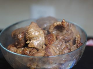 11、卤牛肉,美味多汁的卤牛肉做好啦。一般我都是晚上做，让牛肉在卤汁里呆一晚再捞出来。