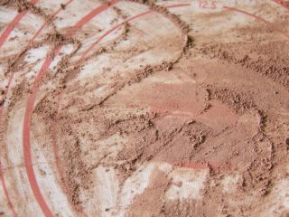 16、简单费列罗巧克力球,如果你也像我一样懒,把可可粉撒到桌面上