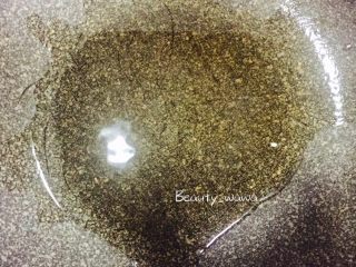 7、娃娃家常菜—简单易做的鱼香茄子,换炒锅，倒少许油。