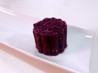 7、麦胚酸奶淋紫薯，对挑食人是赤裸裸的诱惑,脱模。