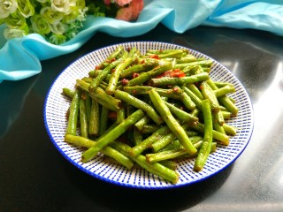 14、干煸豆角,装盘，美味诱人！