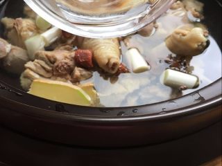 11、【洋参枣杞鸡汤】补气养神的高考餐,倒一点白醋