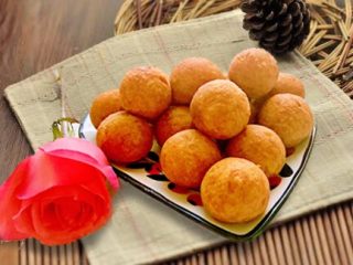 11、香炸红薯丸子,炸好啦，可以吃了，很好吃，浓浓的红薯味儿。