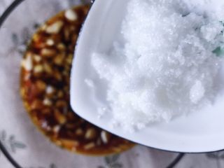 5、家庭版凉拌口水鸡,倒入食盐/白砂糖适量