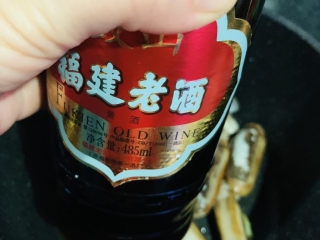 11、葱油蛏子,加些料酒；