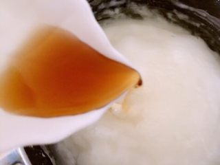 9、韩式醋辣酱,倒入鱼露