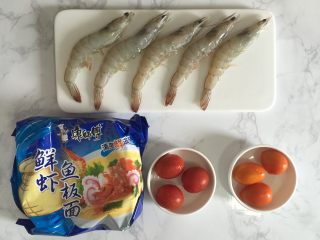 1、鲜虾脆面盏, 准备材料，洗净备用。