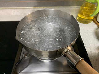 6、春笋炒腊肉,烧一锅开水