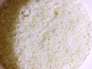 5、蔓越莓糯米饭,取出煮半熟状态的糯米饭