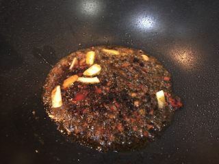 14、超满足便当（23）,加入蒜片 炒出香味