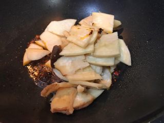 15、超满足便当（23）,倒入杏鲍菇