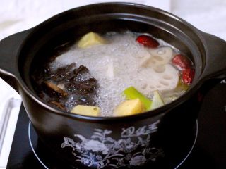 17、蔬菜海杂拌火锅????,10分钟后打开锅盖