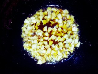 8、坚果牛肉香辣酱,杏鲍菇切粒，小火酥香。