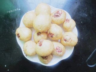 5、面筋塞肉,塞好肉馅的油面筋们，可以红烧，或者清蒸，也可以放粉丝放些蔬菜做汤吃。