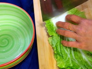 2、三鲜锅,大白菜切3断