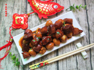 14、秘制鹌鹑蛋红烧肉,做好的五花肉炖鹌鹑蛋色泽非常漂亮，加入鹌鹑蛋营养更丰富均衡