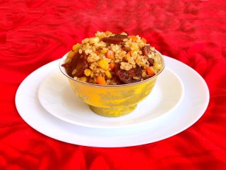 24、腊肠煲仔饭,鲜香软糯的腊肠煲仔饭太诱人了，不油不腻，一口气吃了2碗~