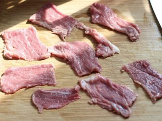 2、洋葱炒牛里脊,牛肉切片