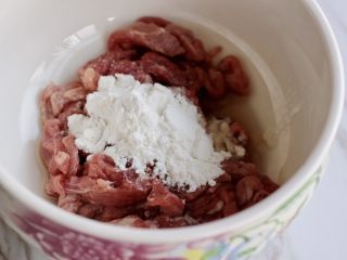 6、洋葱炒牛里脊,两勺淀粉