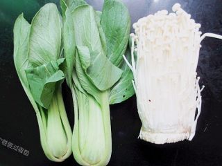 2、麻辣香锅,准备青菜、金针菇